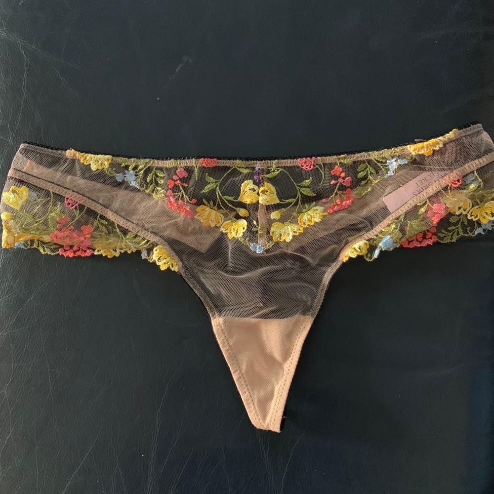 Victoria Secret Dream Angels Sweet Praline Thong M